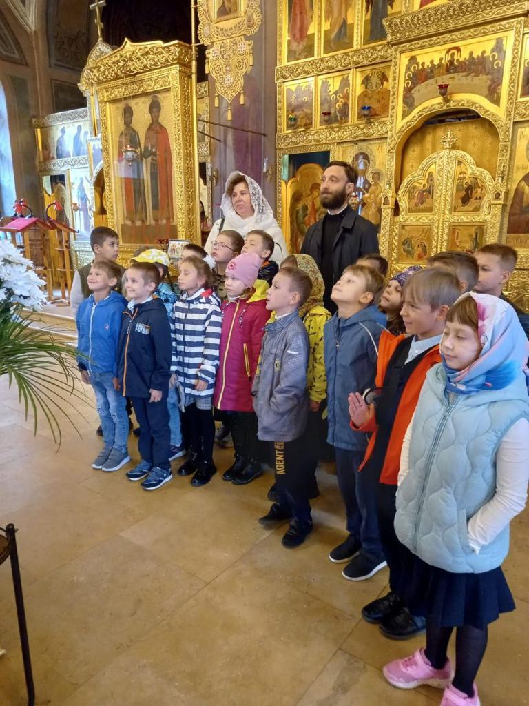 Учащиеся школы №2100 посетили храм святых страстотерпцев Бориса и Глеба в Дегунине