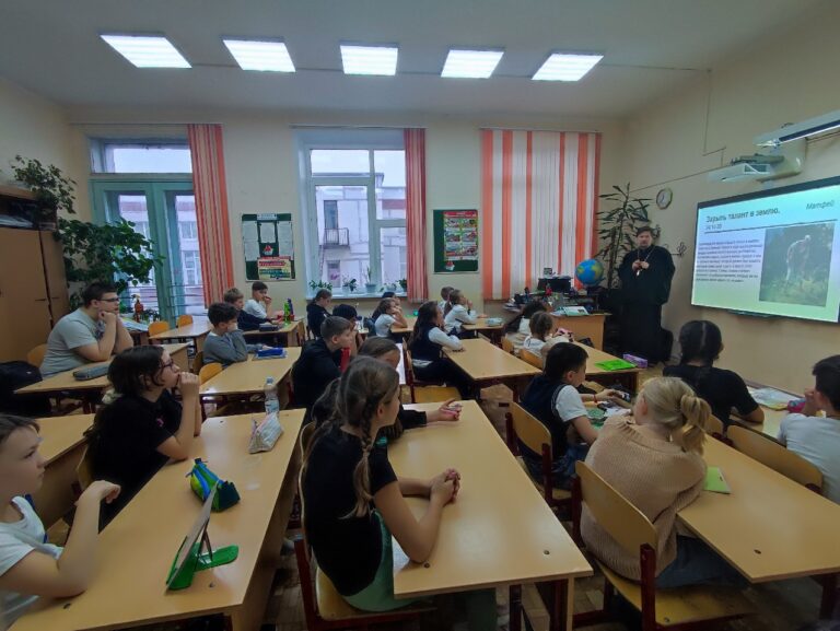 Ответственный за взаимодействие с образовательными организациями в Западном Дегунине провел открытый урок в ГБОУ Школа №1125