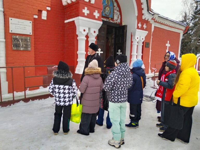 Учащиеся 5-х классов школы №167 посетили Знаменский храм в Аксиньино