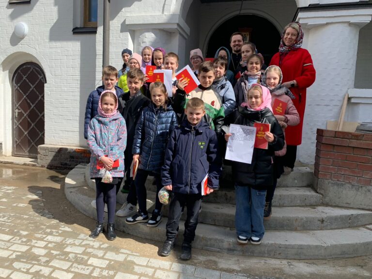 Учащиеся школы имени Е.Н. Чернышёва посетили храм блаженной Ксении Петербургской в Бескудниково