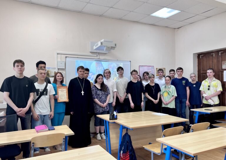 Ответственный за взаимодействие с образовательными организациями в Северном викариатстве провел очередную встречу-лекцию со студентами Политехнического колледжа им. Н. Н. Годовикова