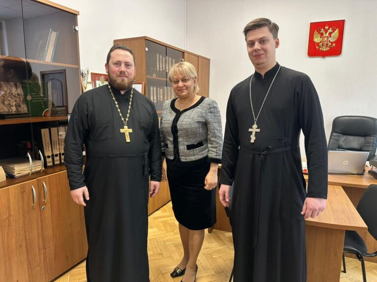Священнослужители храма святого праведного Иоанна Кронштадтского в Головине провели рабочую встречу с директором ГБОУ «Школа №1159»