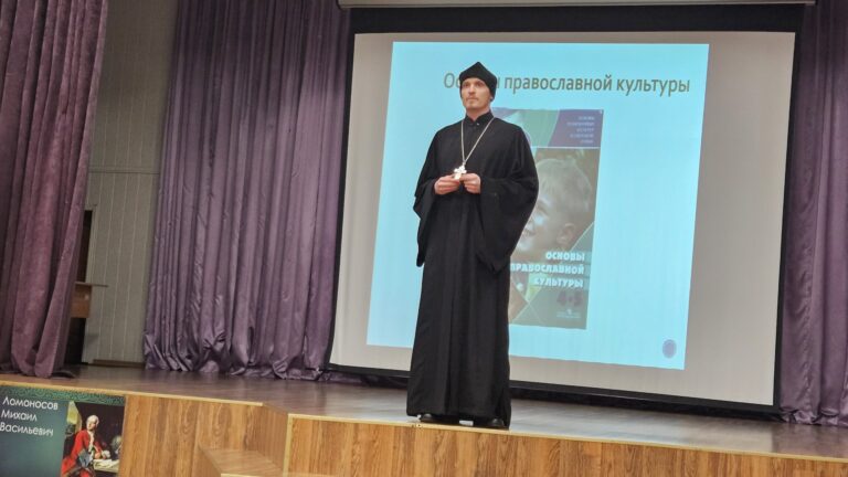 Ответственный за образовательную деятельность в Северном викариатстве принял участие в родительских собраниях по выбору модуля ОРКСЭ
