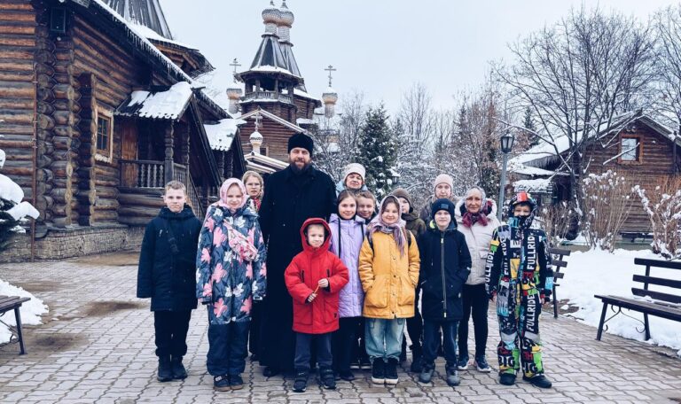 Учащиеся школы №1679 посетили храм святого великомученика Георгия Победоносца в Коптево