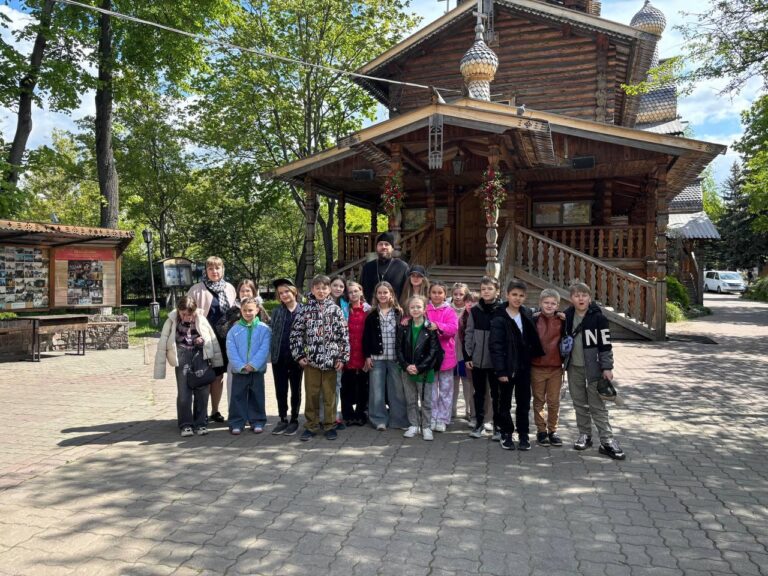 Школьники посетили храм святого великомученика Георгия Победоносца в Коптево