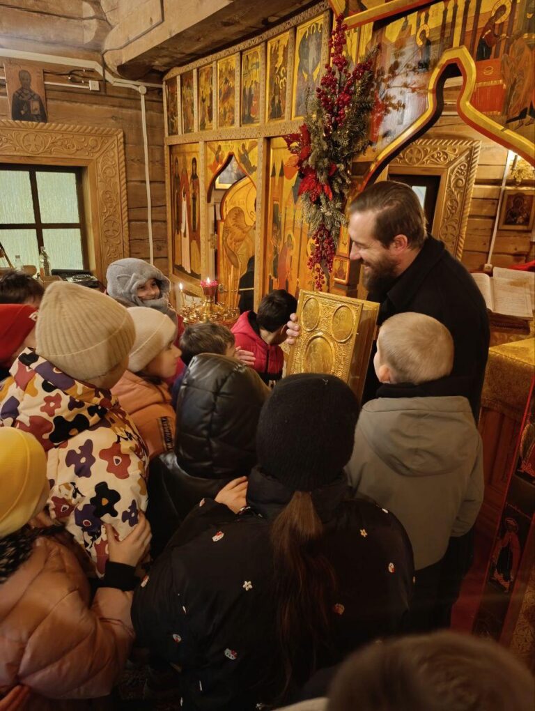 Школьники посетили храм святого великомученика Георгия Победоносца в Коптево