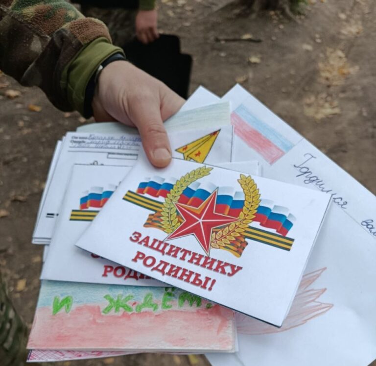 Посвященная участникам СВО патриотическая акция «Доброе письмо солдату» проходит в школах и колледжах Северного викариатства